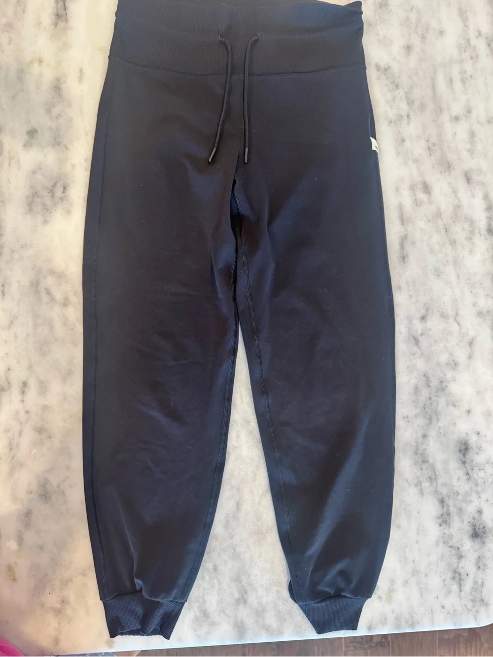 Vuori Women’s Black Daily Jogger, style VW418.